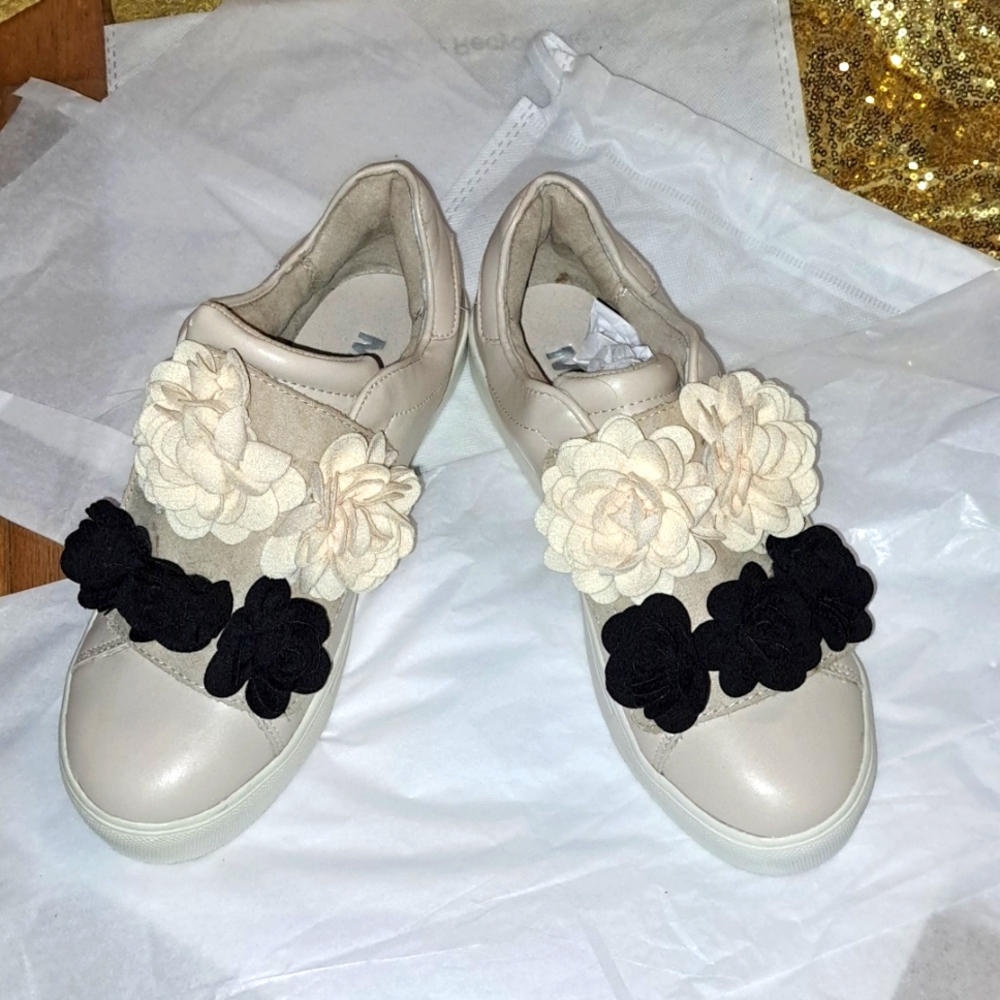 Mia Sneakers.  Cream with Black and White flower Design. Velcro top. Size 8.NWOT